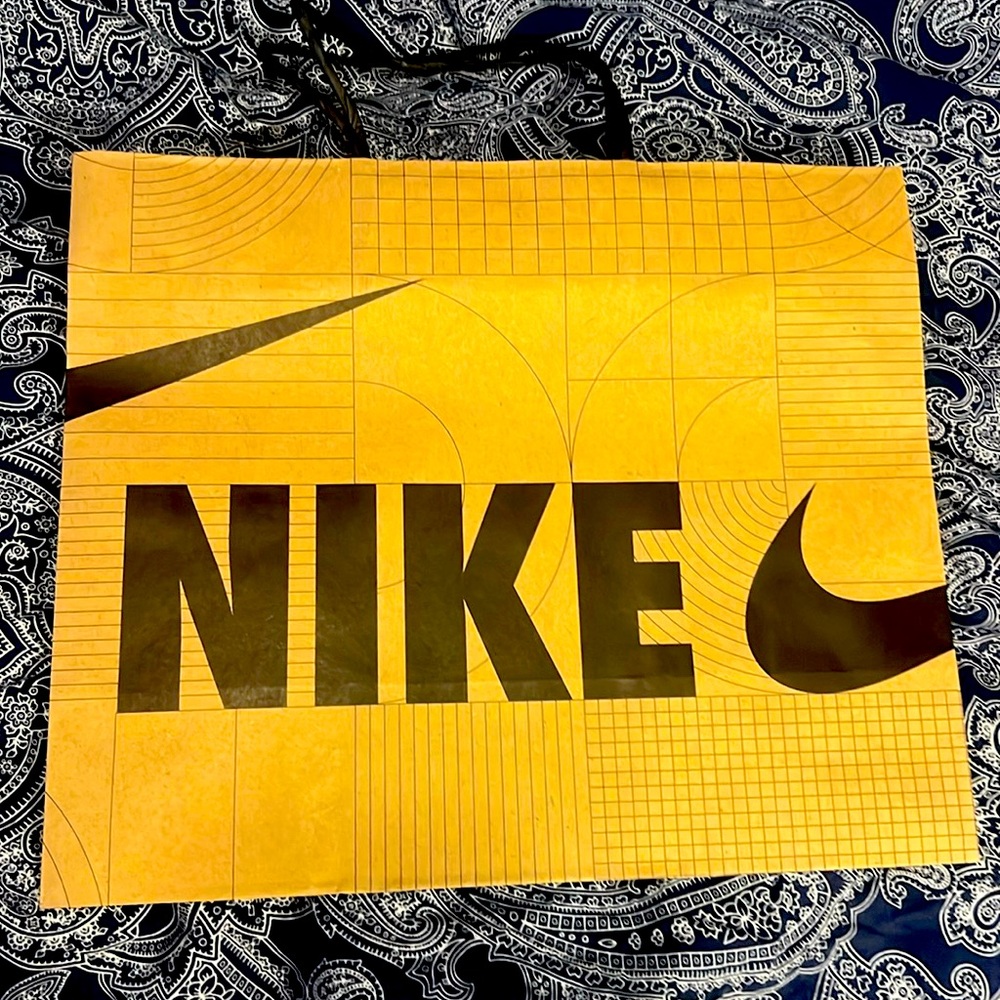 🔥NIKE TOWN GIFT BAG #CHRISTMAS